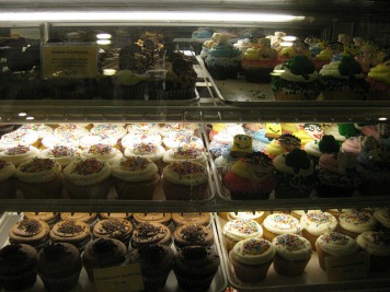 Zorbo's Cupcakes I wish I was hungry so I could have justified getting one of these...